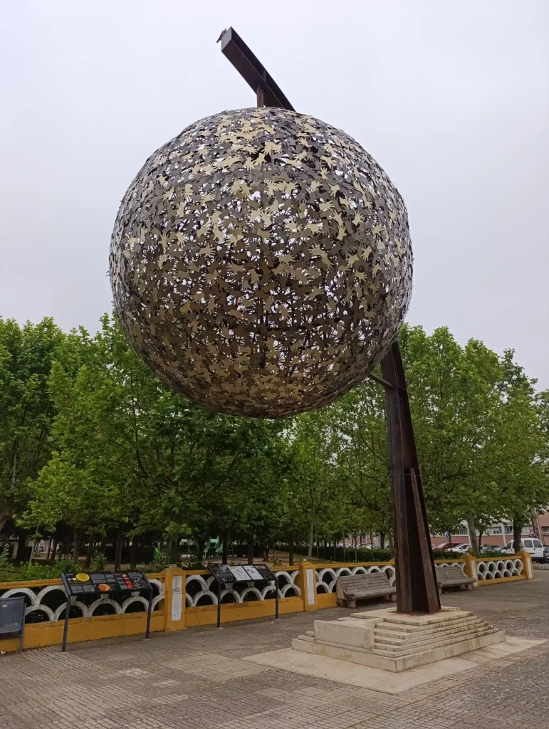 Sculpture representing the Sun.